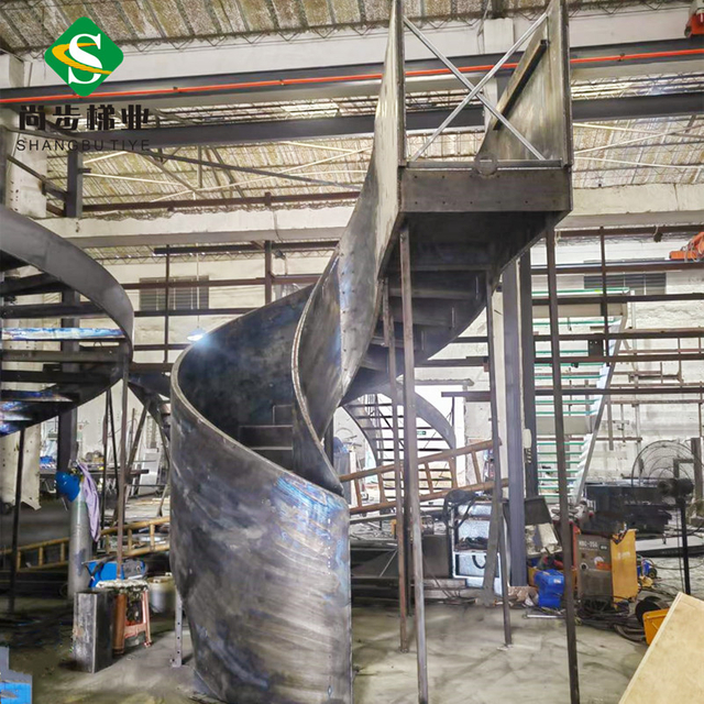 尚步梯业厂家定制生产高栏板弧形旋转直型高钢板楼梯双钢板单钢板