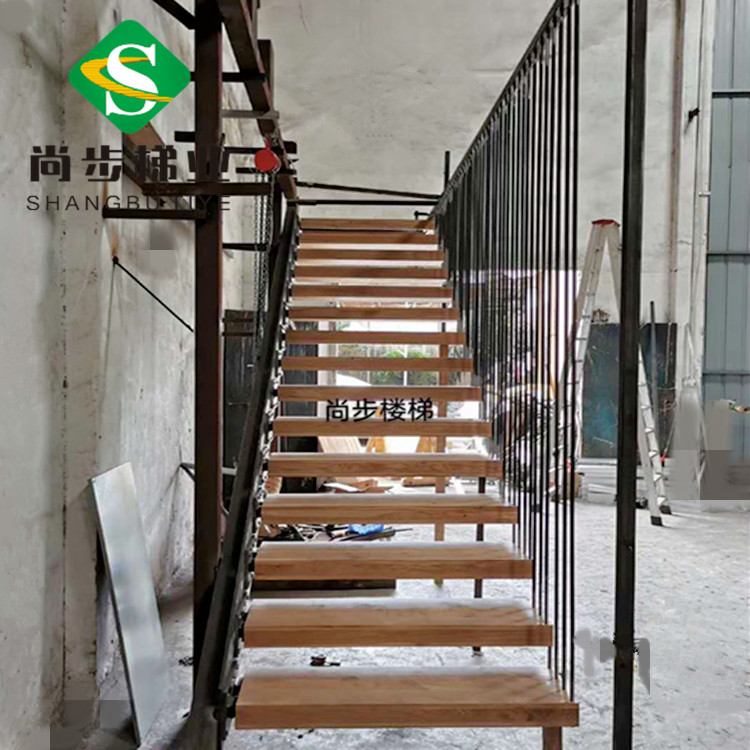 直线式钢木楼梯不锈钢绳索护栏家用楼梯酒店会所工程楼梯