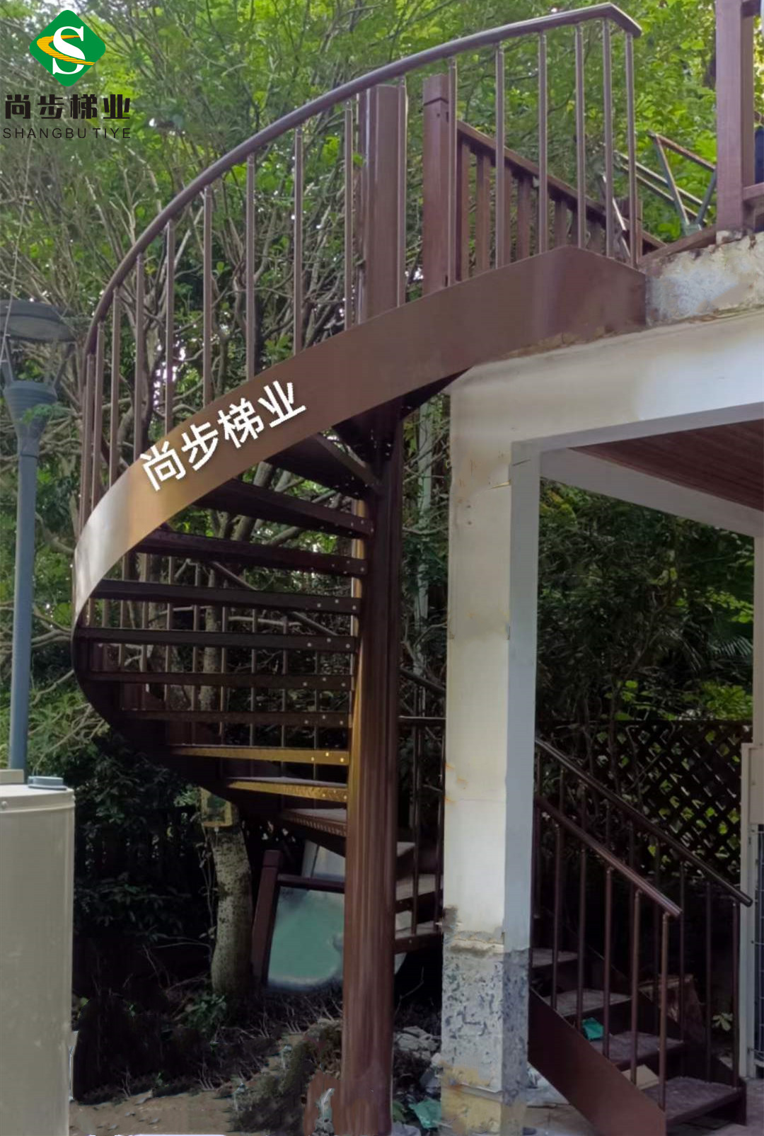 尚步梯业厂家定制生产钢结构旋转楼梯设计生产售后一站式服务型号SM-304