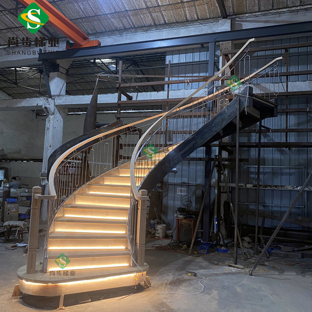 佛山尚步梯业厂家定制生产钢木铁艺护栏实木扶手钢结构别墅会所楼梯