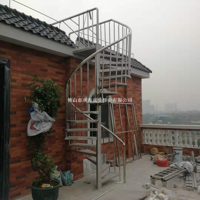 不锈钢旋转楼梯--佛山尚步梯业