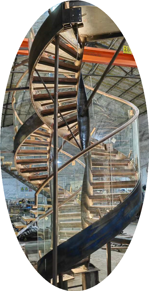 厂家定制生产钢结构钢木室内工程螺旋旋转家用别墅楼梯