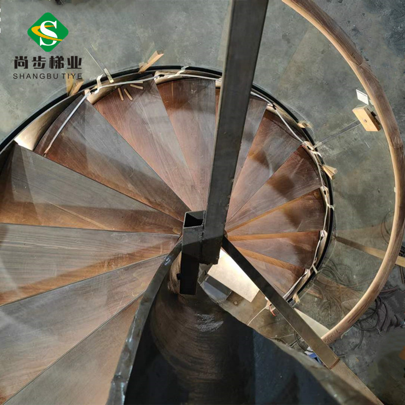 厂家定制生产钢结构钢木室内工程螺旋旋转家用别墅楼梯