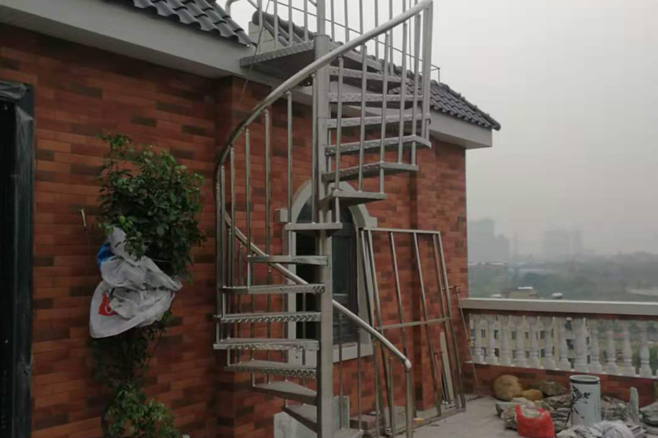 不锈钢旋转楼梯