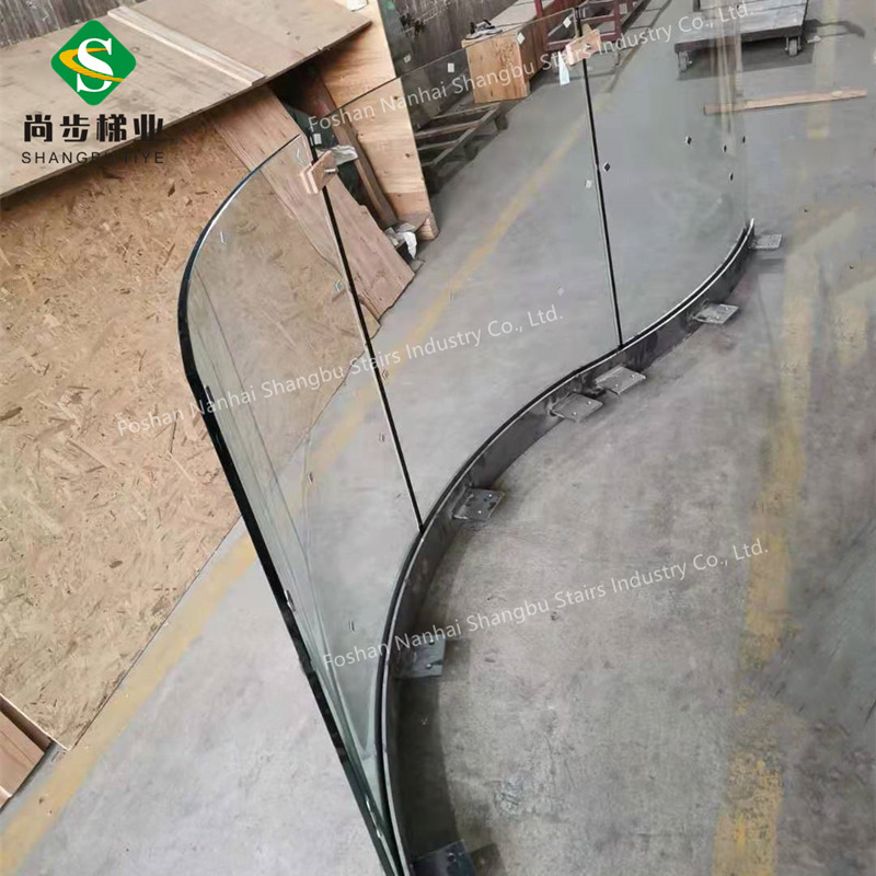 佛山尚步梯业专业生产销售栏杆护栏弧形钢化玻璃护栏玻璃护栏底槽不锈钢碳钢铝合金