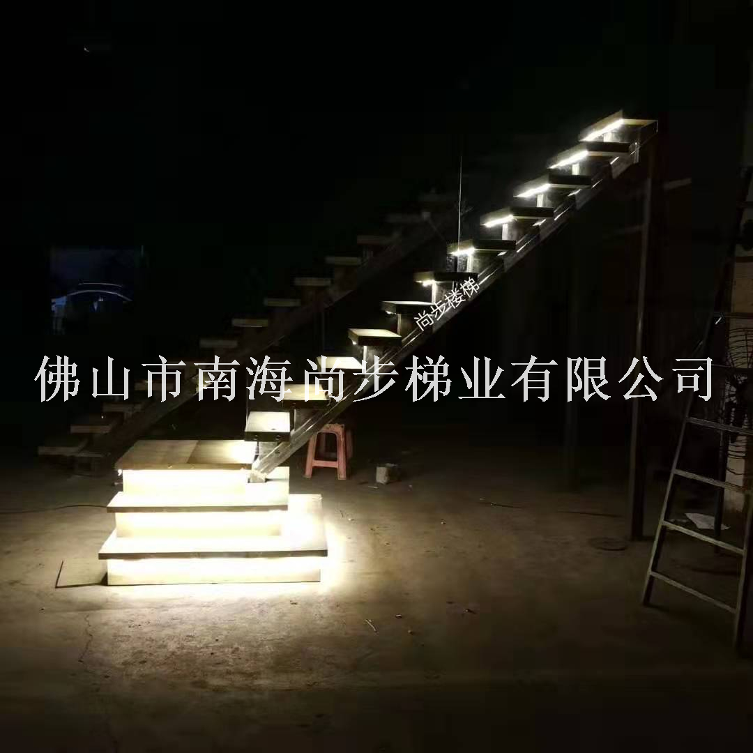 现代简约钢木楼梯室内旋转楼梯弧形楼梯发光楼梯