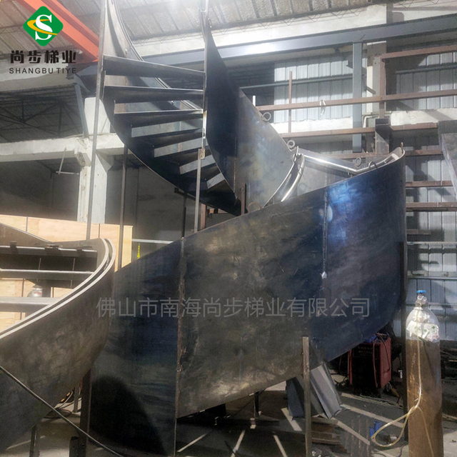 佛山尚步梯业钢结构钢板楼梯玻璃护栏实木踏板不锈钢扶手个性化定制